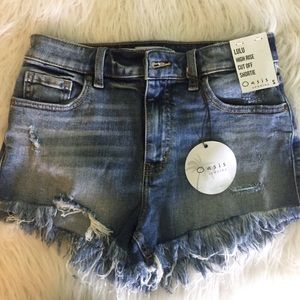 SEND ME OFFERS 💕 NWT high waist denim shorts 💕